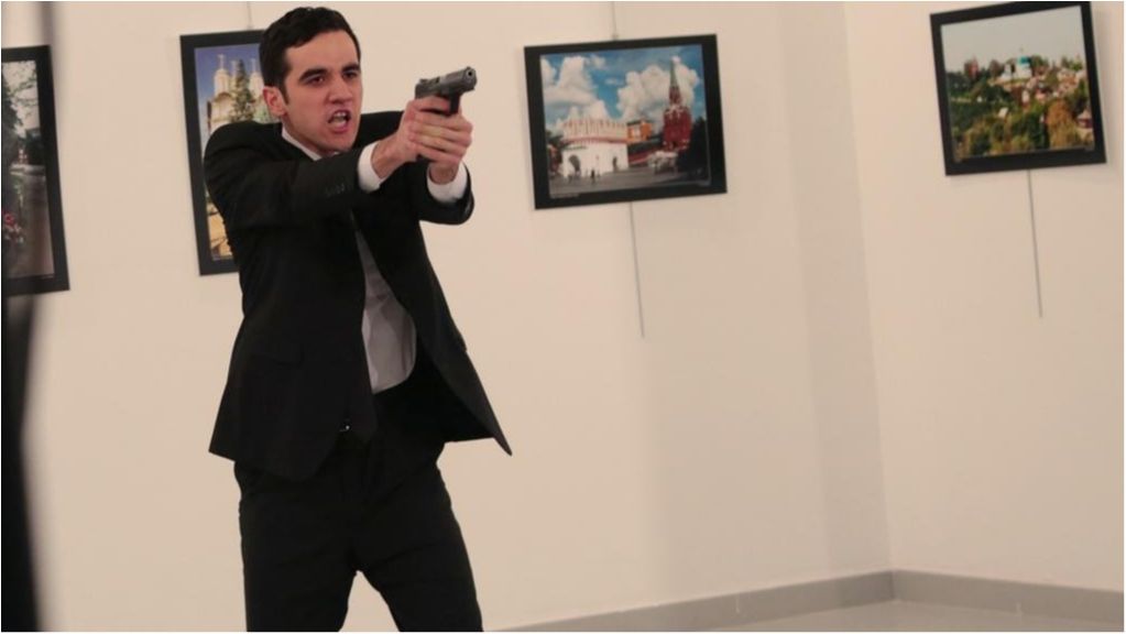 Фаріон та Парасюк назвали вбивцю російського посла "героєм"