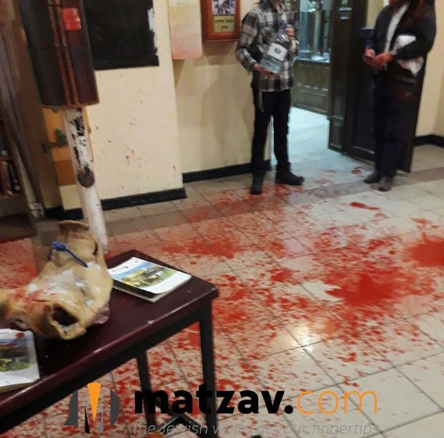 Поліція розслідує страшний погром у синагозі в Умані - фото 128570