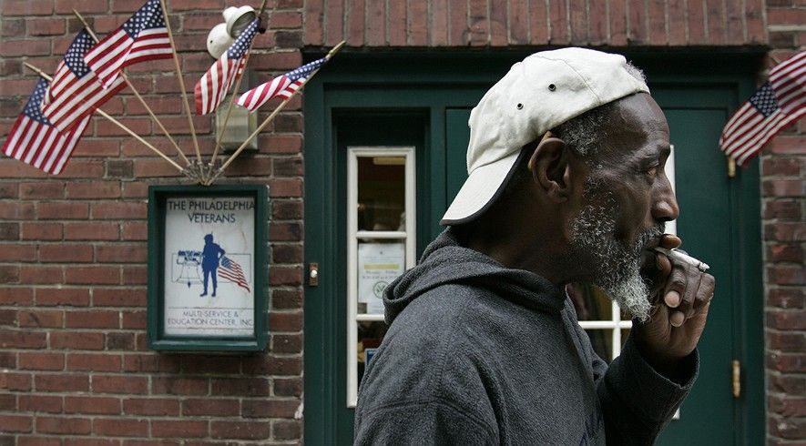 У США малозабезпеченим громадянам заборонять курити вдома