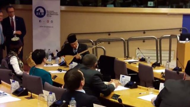 У Європарламенті вперше заграли кримськотатраську музику - фото 1