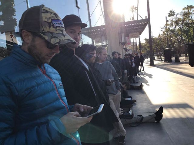 За AirPods шикуються черги, як за iPhone