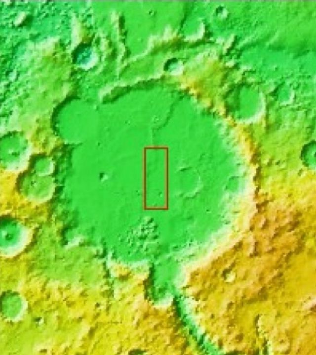 NASA здивувало незвичайним знімком кратера на Марсі- фото 126607