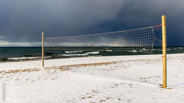 Як замерзає найглибше озеро у світі: дивовижні фото - фото 129736