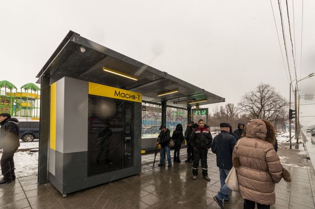 У Дніпрі встановили зупинки з підігрівом, Wi-Fi і зарядками - фото 130148