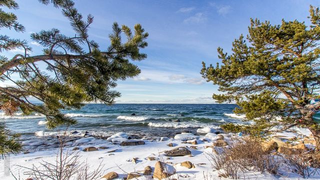 Як замерзає найглибше озеро у світі: дивовижні фото - фото 129738