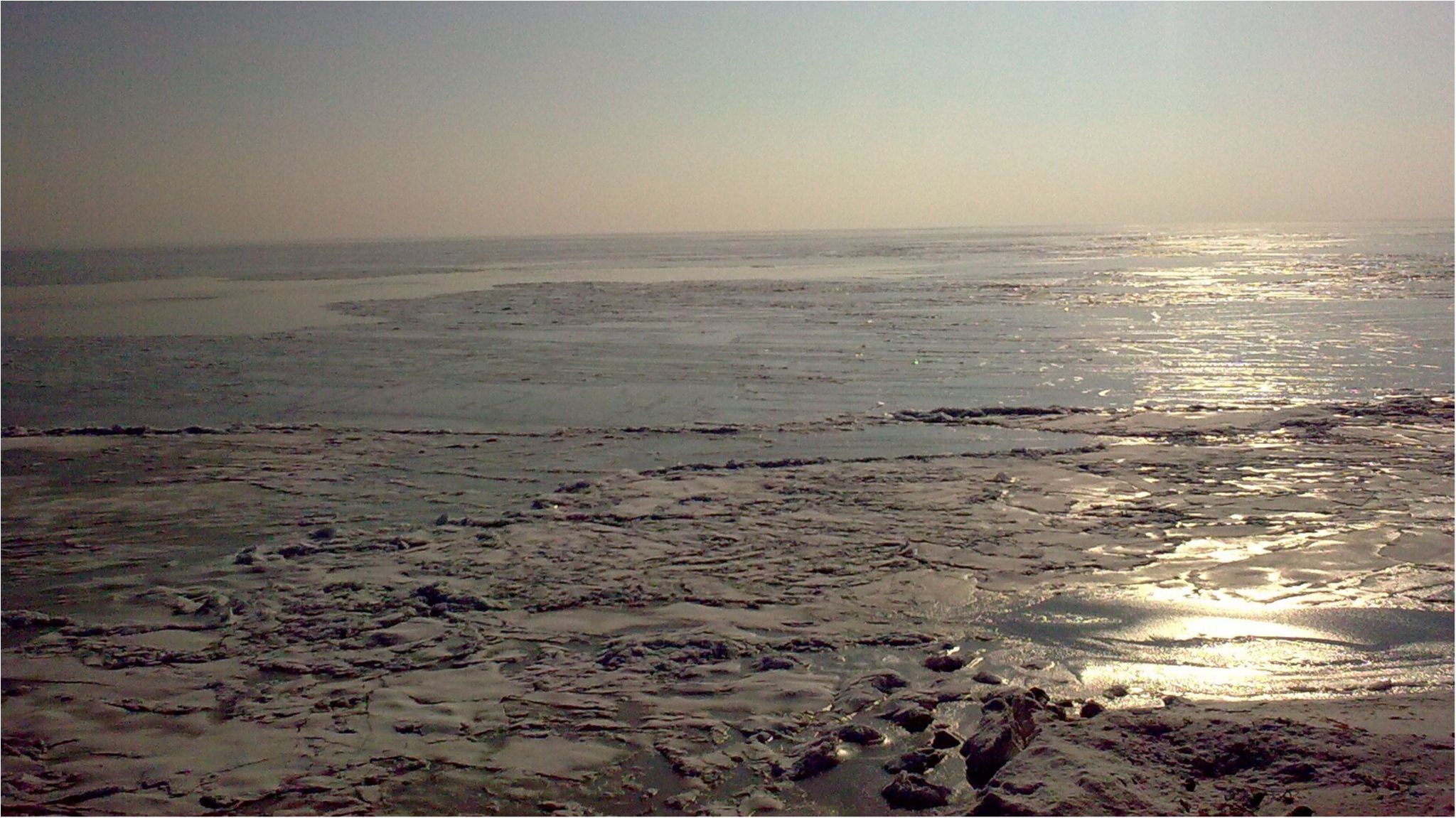 Відео крижаного Азовського моря заворожило Мережу