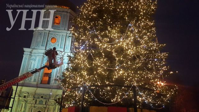 У Києві запалили головну ялинку країни - фото 126005