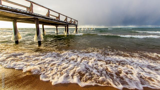 Як замерзає найглибше озеро у світі: дивовижні фото - фото 129735