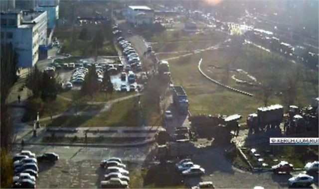 До окупованого Криму увійшла колона військової техніки: фотофакт - фото 124773