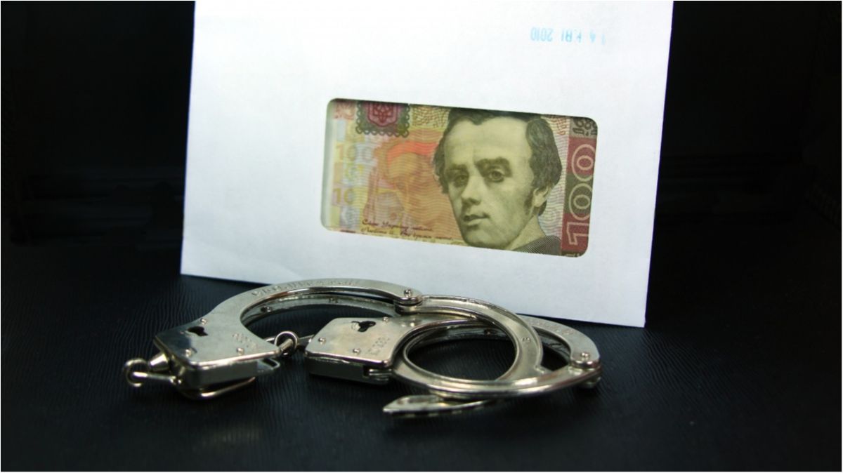 В Києві ректор погорів на хабарі: фотофакт