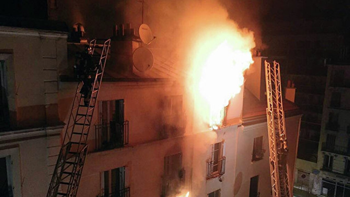 У Парижі сталася масштабна пожежа: є жертви - фото 1