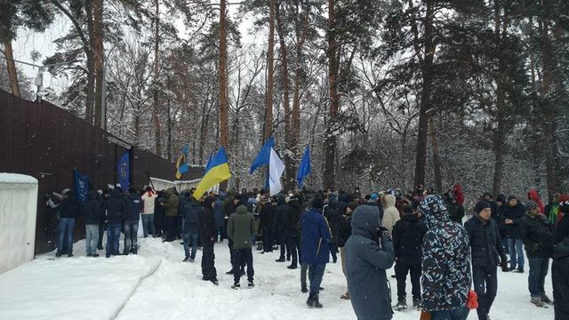Автомайдан пікетує дім Авакова: з'явилися фото
 - фото 123803
