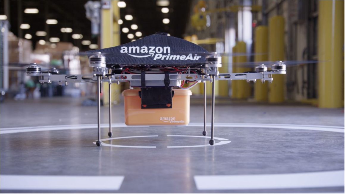 Amazon доставив першу дрон-посилку