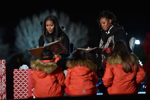 Обама заспівав Jingle bells на останній церемонії свого президентства

 - фото 123311