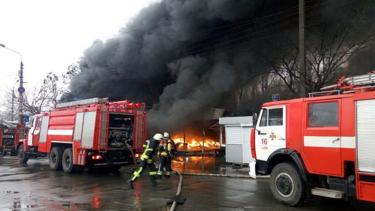 Пожежа на київському ринку: є жертви - фото 1