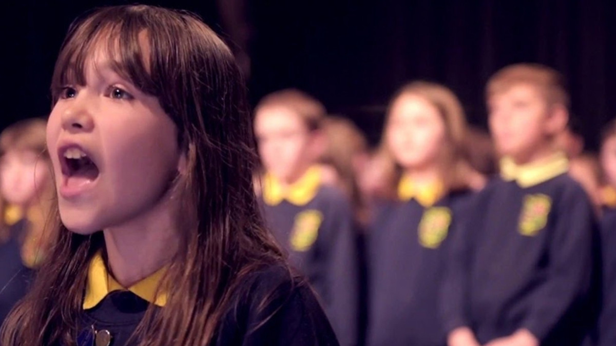 Дівчинка-аутист вразила мережу неймовірним виконанням "Hallelujah" - фото 1
