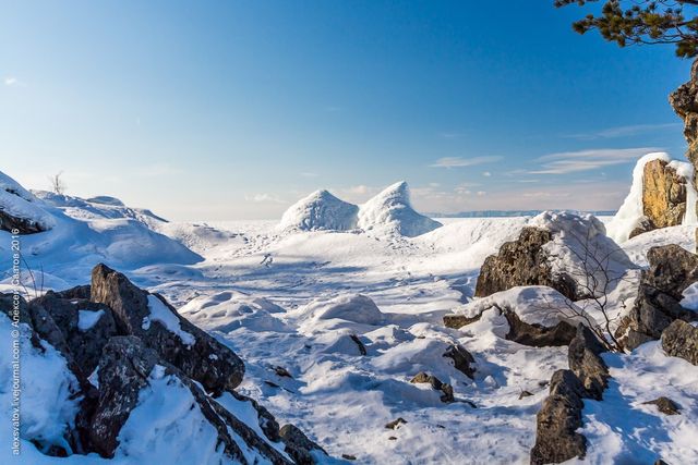 Як замерзає найглибше озеро у світі: дивовижні фото - фото 129746