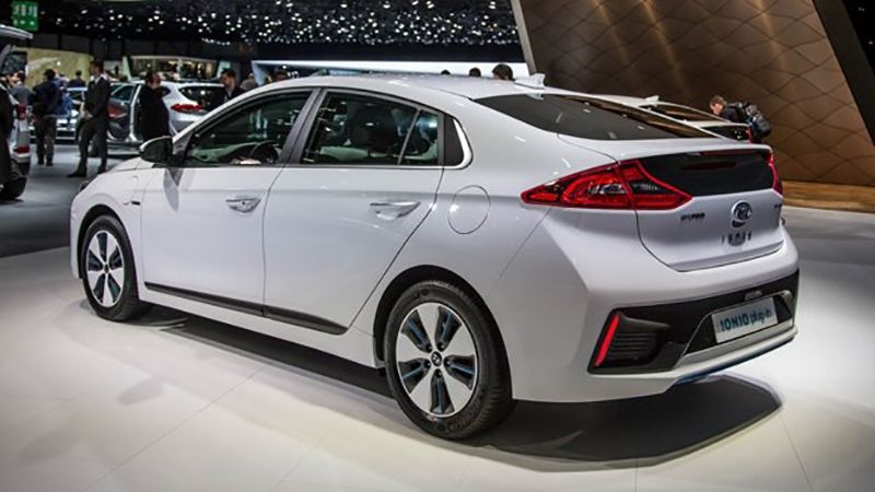Hyundai Ioniq - фото 1