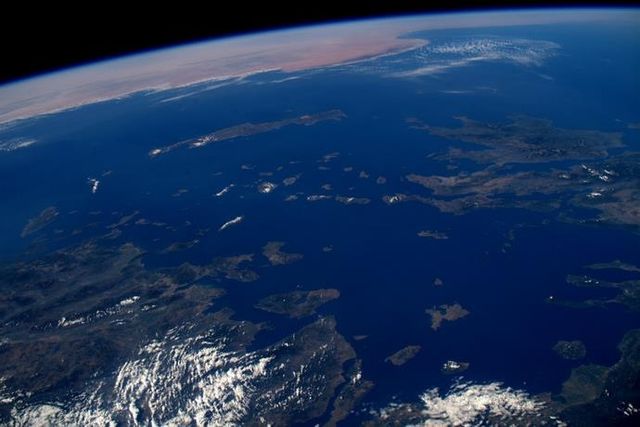 Астронавт показав найкращі фото року з космосу- фото 125260