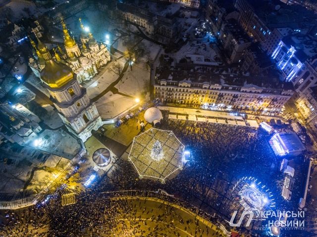 Як виглядає різдвяна казка у різних куточках світу: ефектні фото - фото 129514