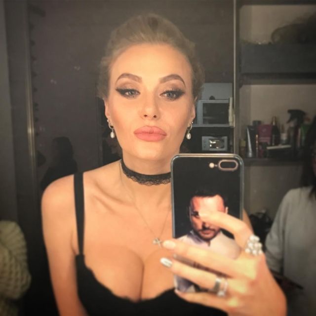 Українська співачка стала схожою на Джолі 
 - фото 126716