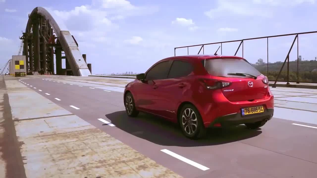 Екс-ведучий Top Gear проїхав недобудований міст у Києві наосліп