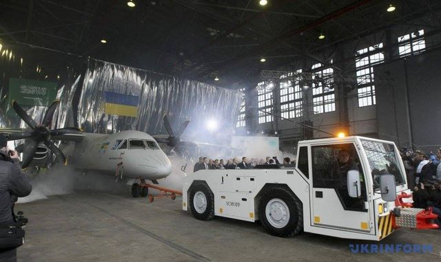 З’явилися ефектні фото нового українського літака Ан-132D - фото 128409