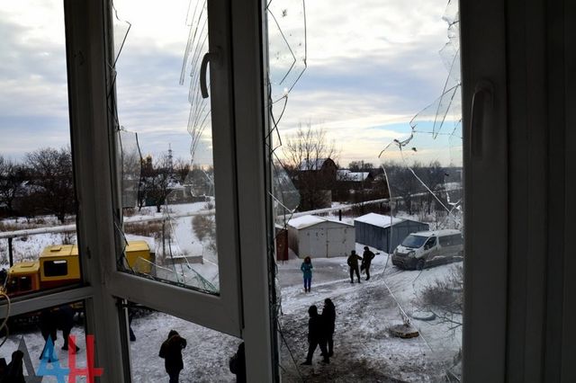 Донецьк потрапив під сильний обстріл: моторошні фото- фото 125030