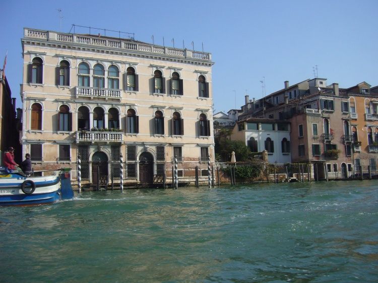 В Італії під сміх натовпу потонув біженець