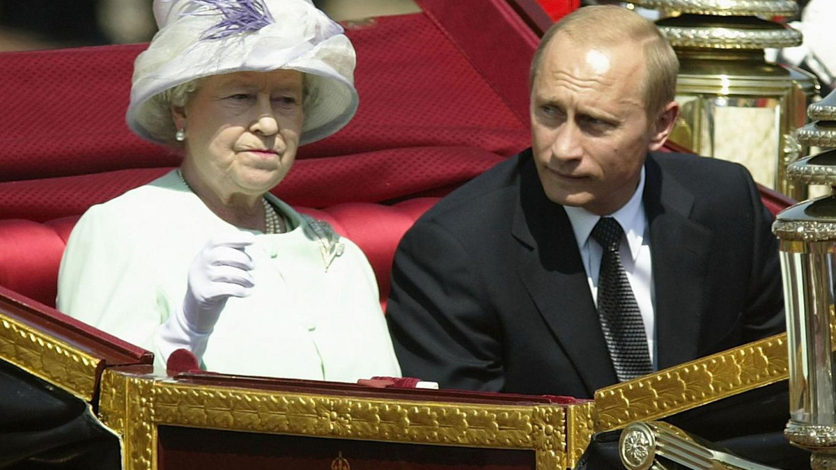 Путін на зустрічі з королевою Єлизаветою ІІ - фото 1