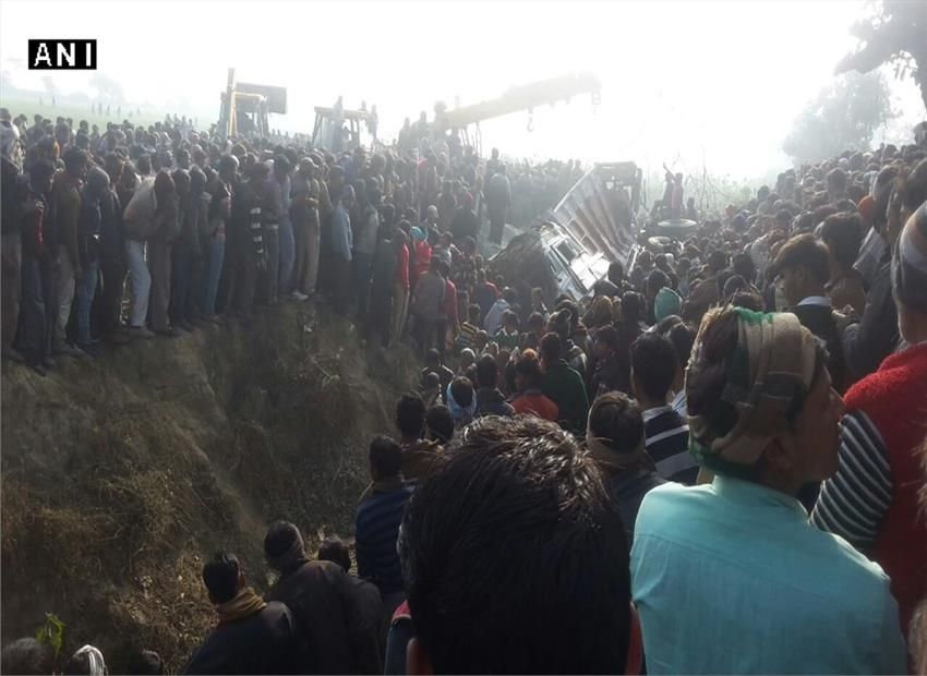 В Індії шкільний автобус зіткнувся з вантажівкою: загинули діти