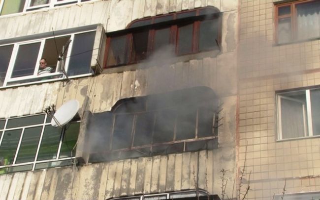 Масштабна пожежа багатоповерхівки у Львові: опубліковано відео