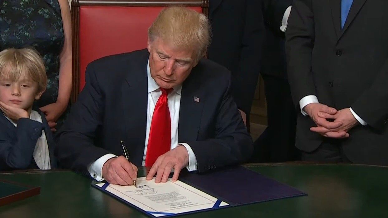 Трамп уже підписав перші укази