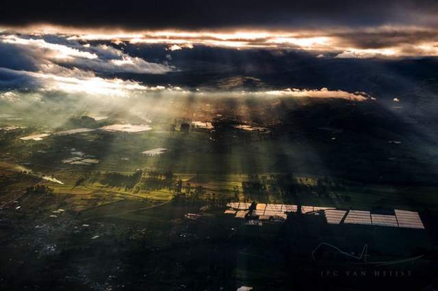 Як виглядає світ із кабіни пілота: неймовірні фото - фото 136841