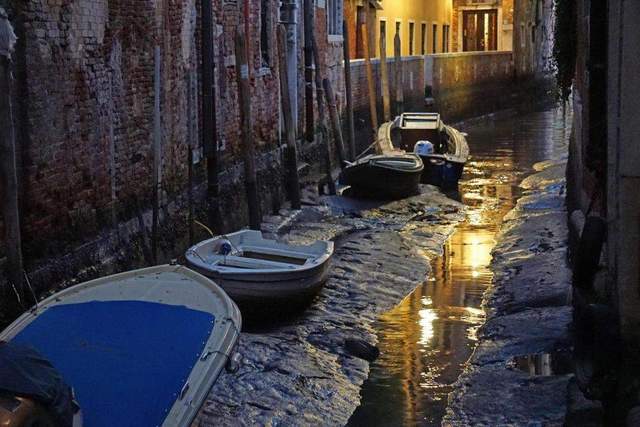 Фотограф показав Венецію під час відливу - фото 131304