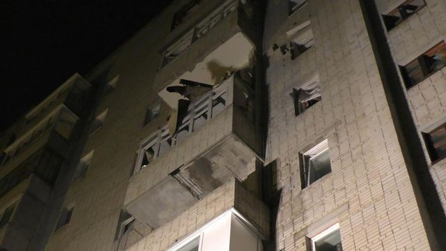 У Сумах стався вибух у багатоповерхівці: з'явилися фото - фото 131472