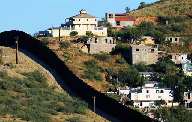 Як зараз виглядає кордон між США і Мексикою - фото 137132
