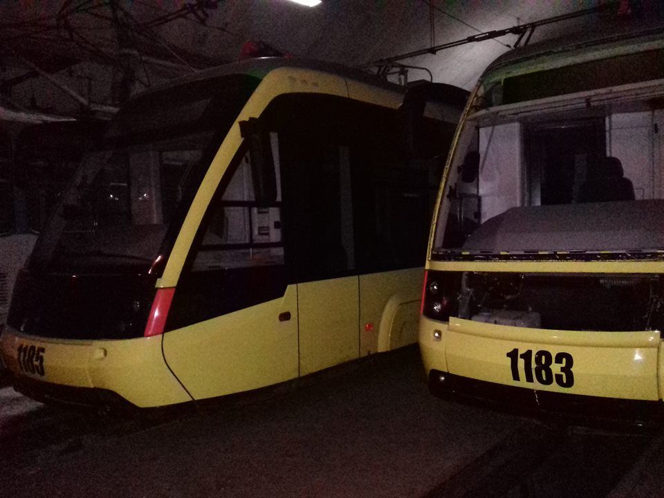 Львів'янка розгромила новенькі трамваї у депо