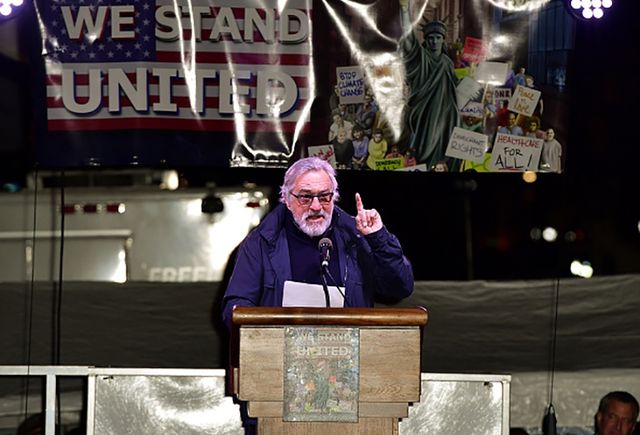 Голлівудські актори спародіювали похід Трампа до Путіна - фото 135497