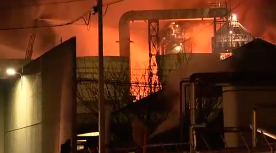 У Японії спалахнув нафтопереробний завод