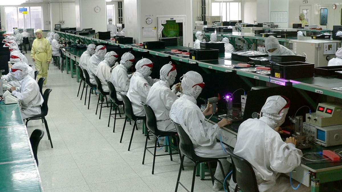 Завод з виготовлення Apple в Китаї - фото 1