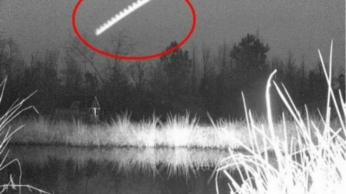 Американці сфотографували НЛО у вигляді пили - фото 1