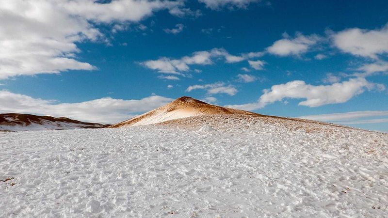 Неймовірні фото рідкісного снігу в Сахарі