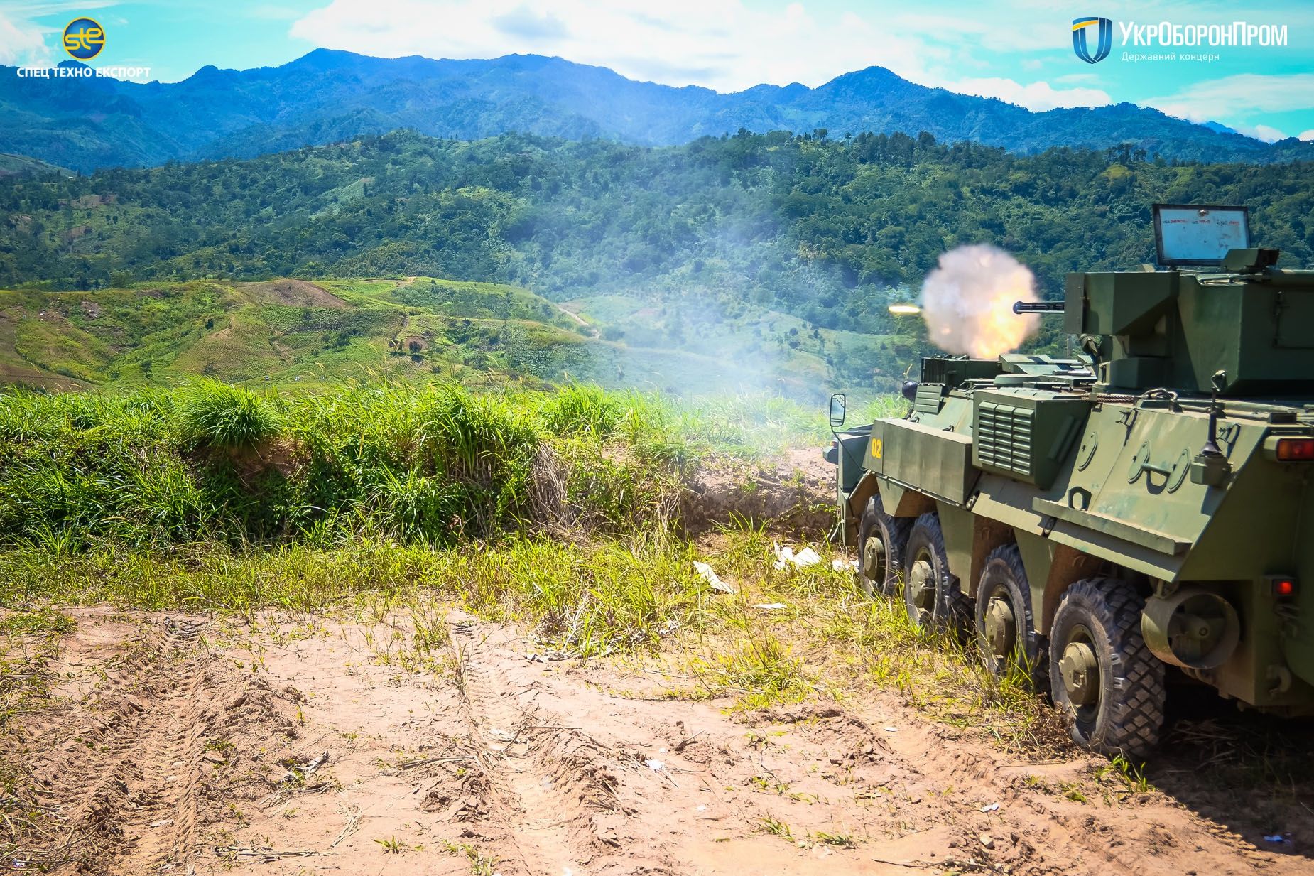 Випробування українських БТР в Індонезії - фото 1