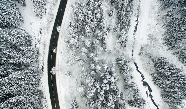 Як виглядає зима в Європі з висоти пташиного польоту - фото 136494