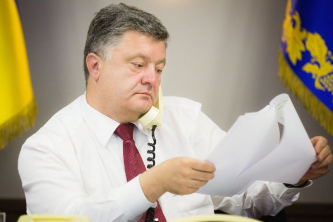 Порошенко назвав книги, які його вразили у 2016 році