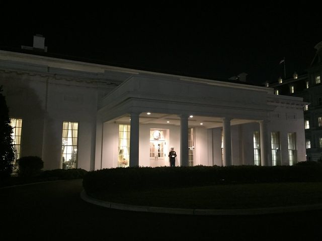 З’явилися фото спустошеного Білого дому - фото 135428