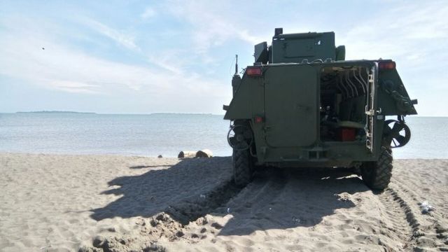 З'явились фото з тестування українських бронетранспортерів в Індонезії - фото 135700