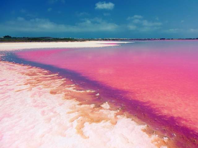 Як виглядає найдивніше за кольором озеро у світі - фото 134832