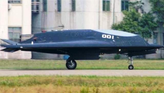У Китай випробували новий безпілотний бомбардувальник: фотофакт - фото 136785